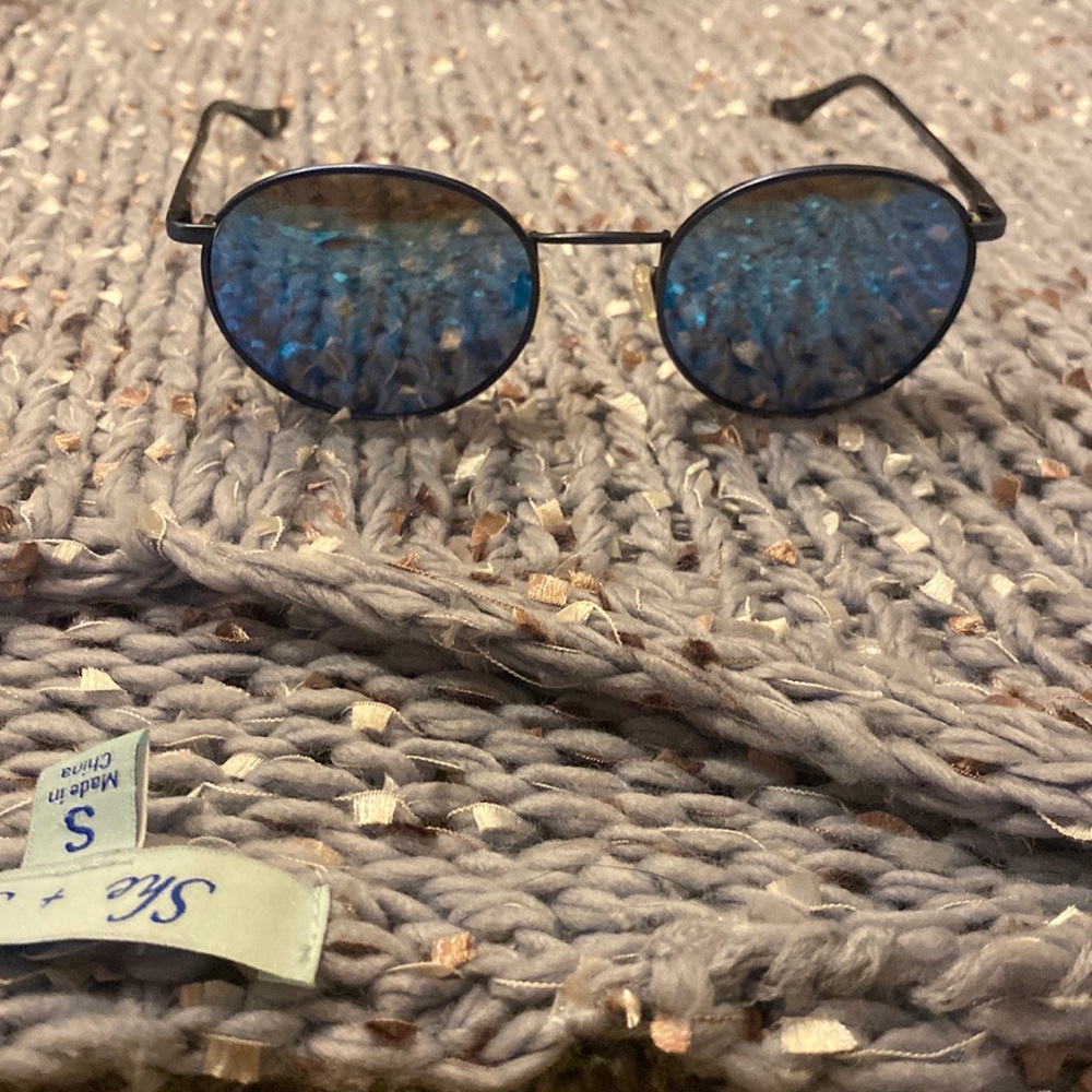 Super cute Blue sunglasses!